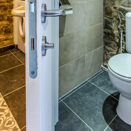 In With Private Garden, Cleaning Included Holiday home *