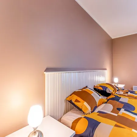 In With Private Garden, Cleaning Included Holiday home *